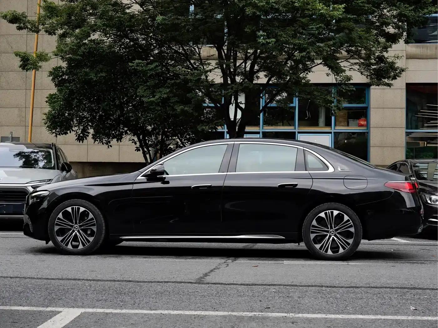 Mercedes-Benz E-Class PHEV 2024 E 350 e L Plug-in Hybrid Sedan — миниатюра 3