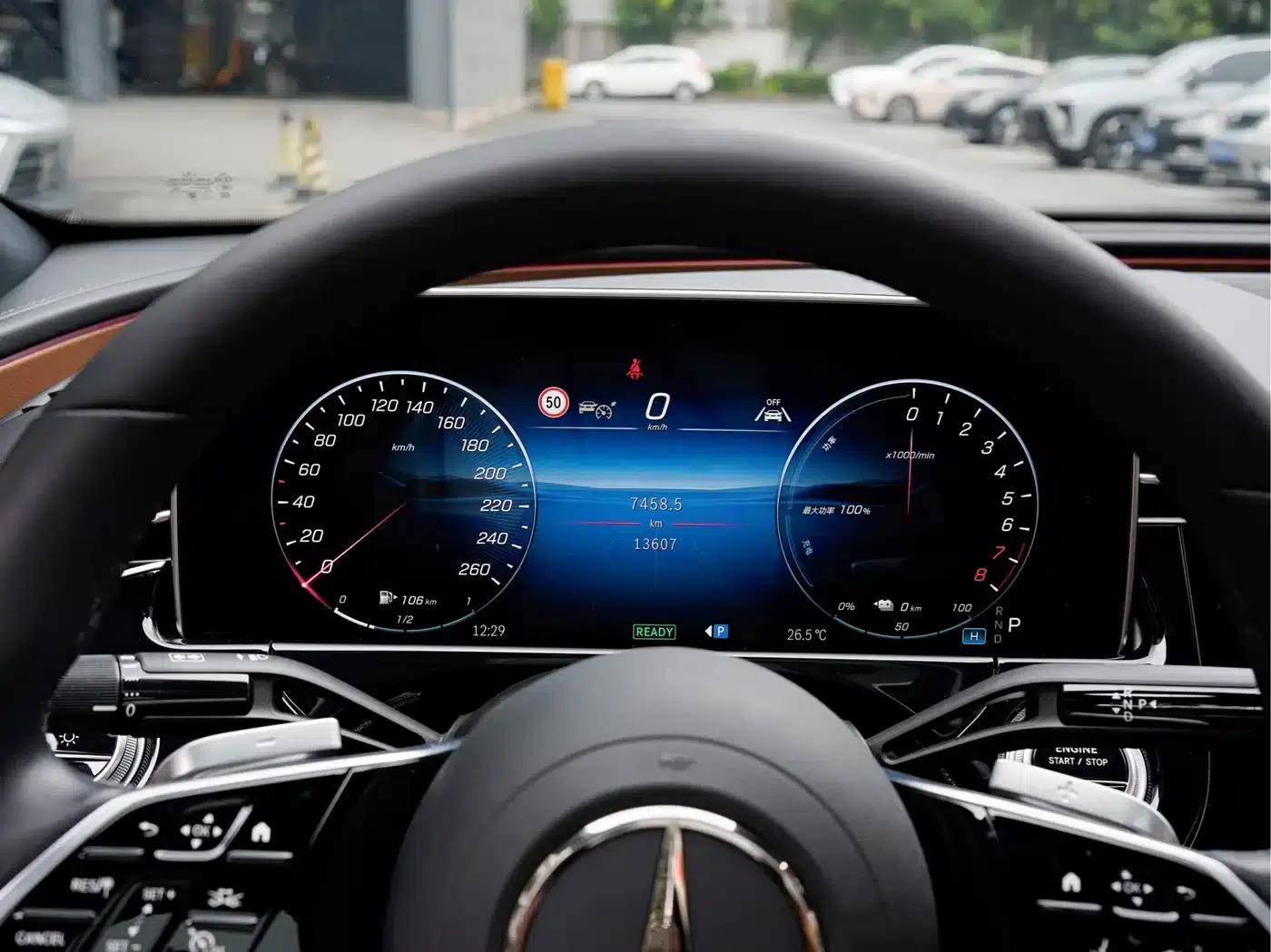 Mercedes-Benz E-Class PHEV 2024 E 350 e L Plug-in Hybrid Sedan — миниатюра 10