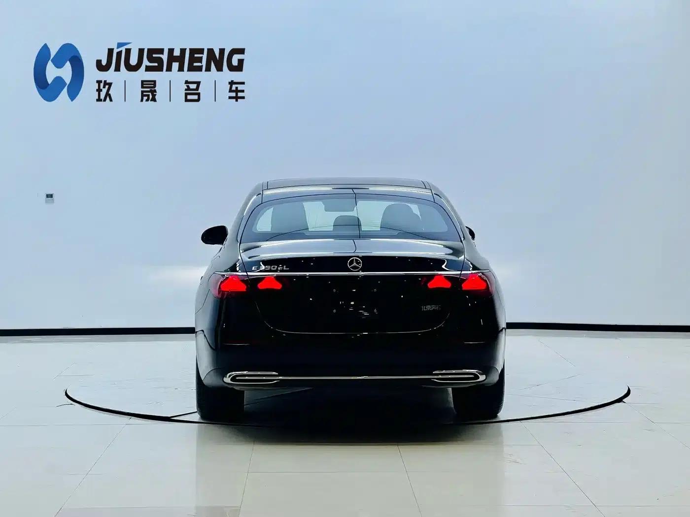 Mercedes-Benz E-Class PHEV 2024 E 350 e L Plug-in Hybrid Sedan — миниатюра 3