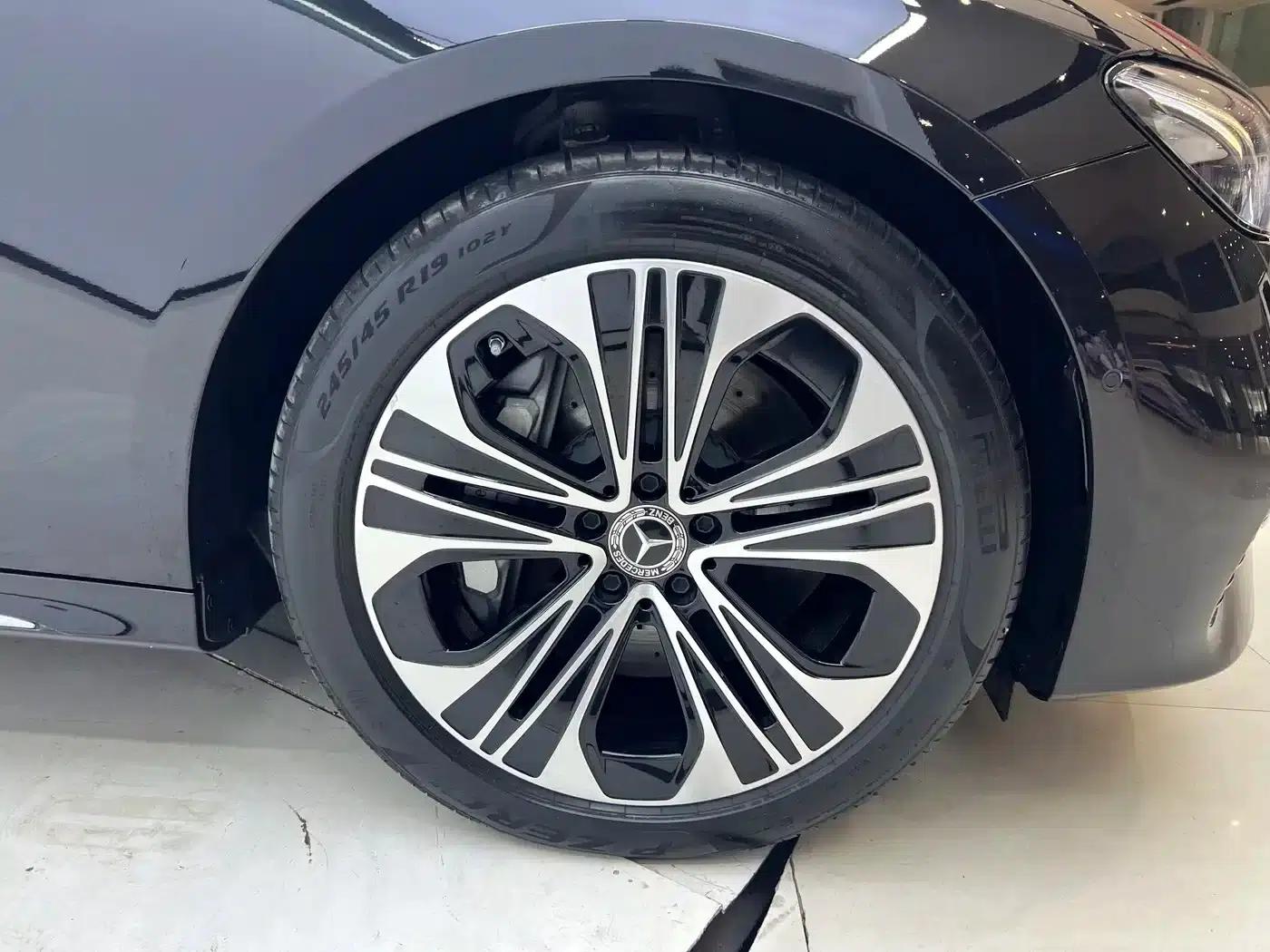 Mercedes-Benz E-Class PHEV 2024 E 350 e L Plug-in Hybrid Sedan — миниатюра 9