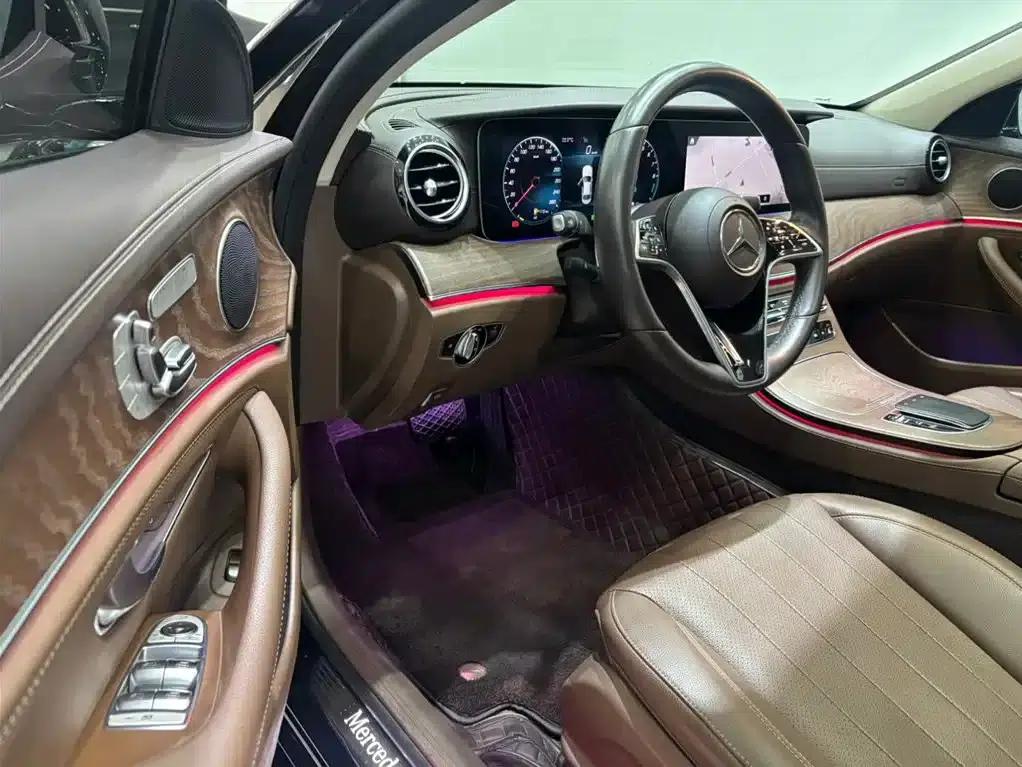Mercedes-Benz E-Class PHEV 2022 E 350 e L Plug-in Hybrid Sedan — миниатюра 14