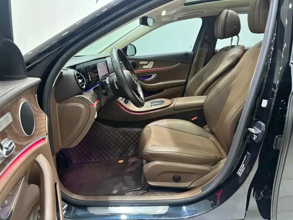 Mercedes-Benz E-Class PHEV 2022 E 350 e L Plug-in Hybrid Sedan — миниатюра 15