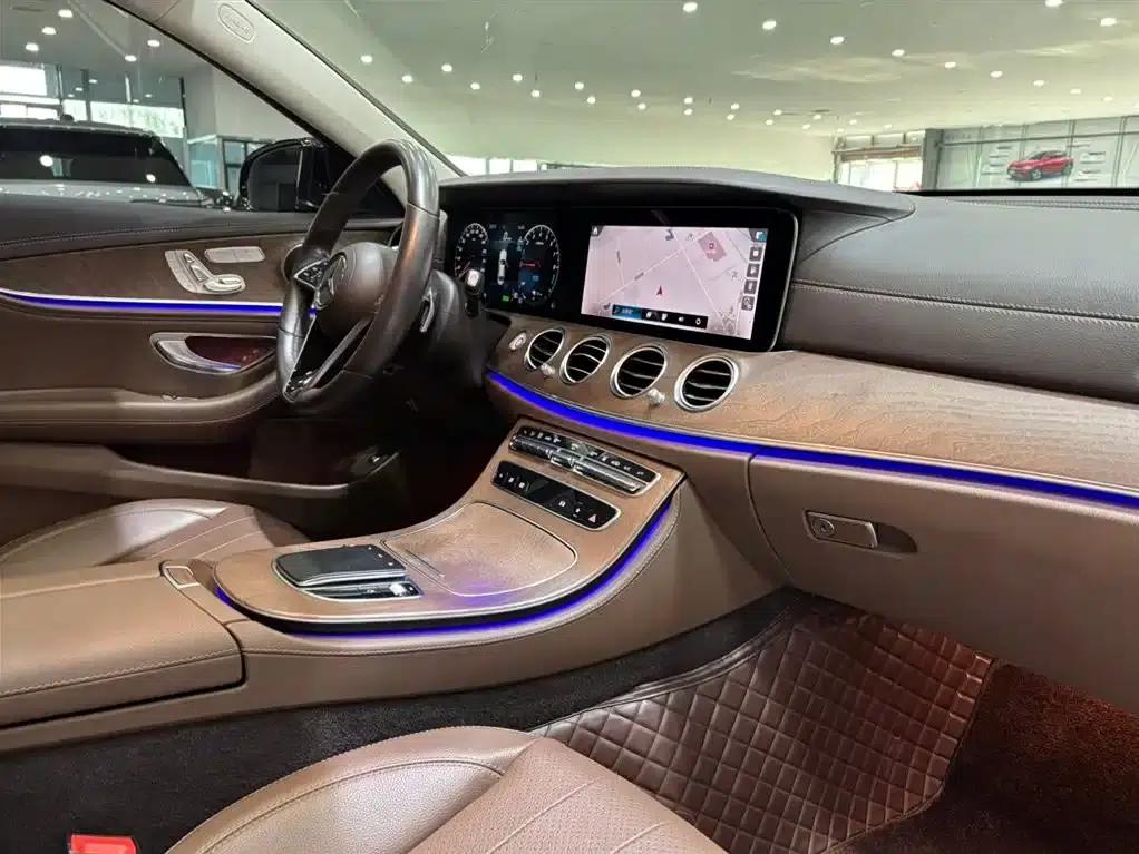 Mercedes-Benz E-Class PHEV 2022 E 350 e L Plug-in Hybrid Sedan — миниатюра 3