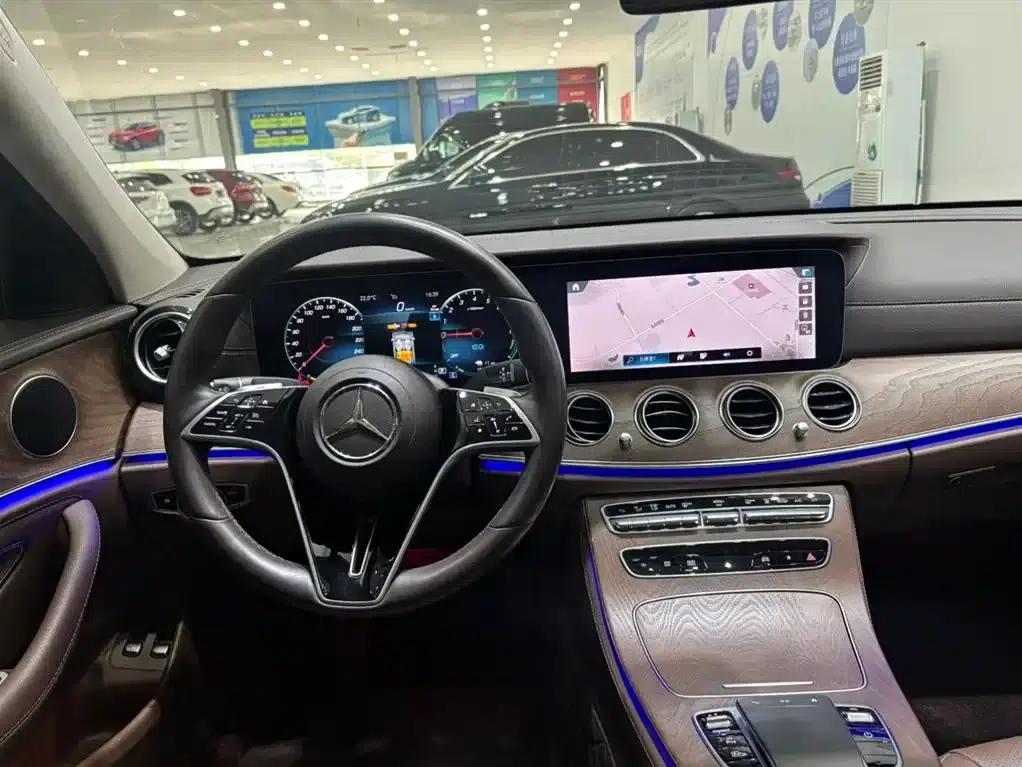 Mercedes-Benz E-Class PHEV 2022 E 350 e L Plug-in Hybrid Sedan — миниатюра 7