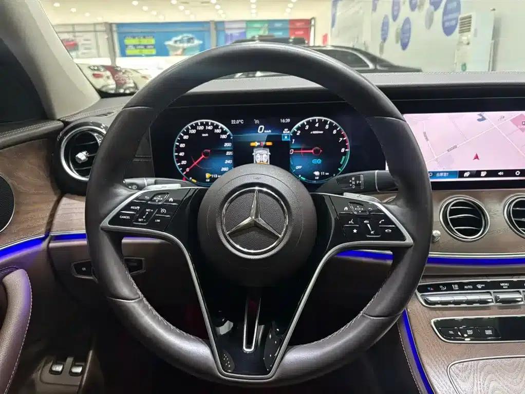 Mercedes-Benz E-Class PHEV 2022 E 350 e L Plug-in Hybrid Sedan — миниатюра 8