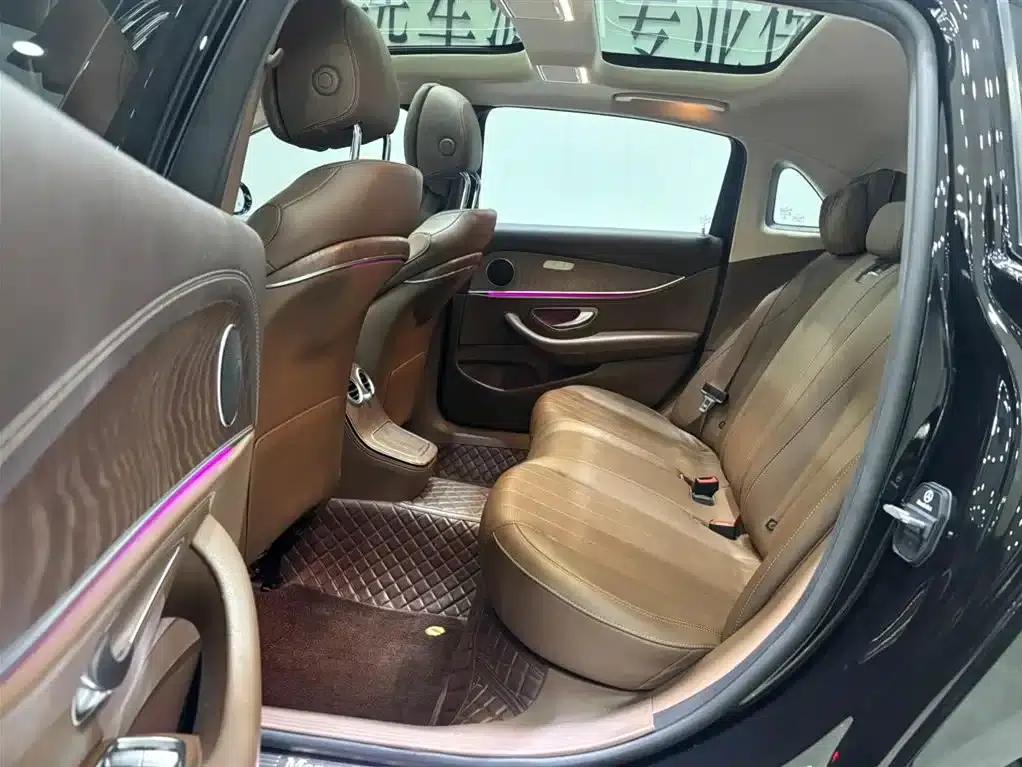 Mercedes-Benz E-Class PHEV 2022 E 350 e L Plug-in Hybrid Sedan — миниатюра 9