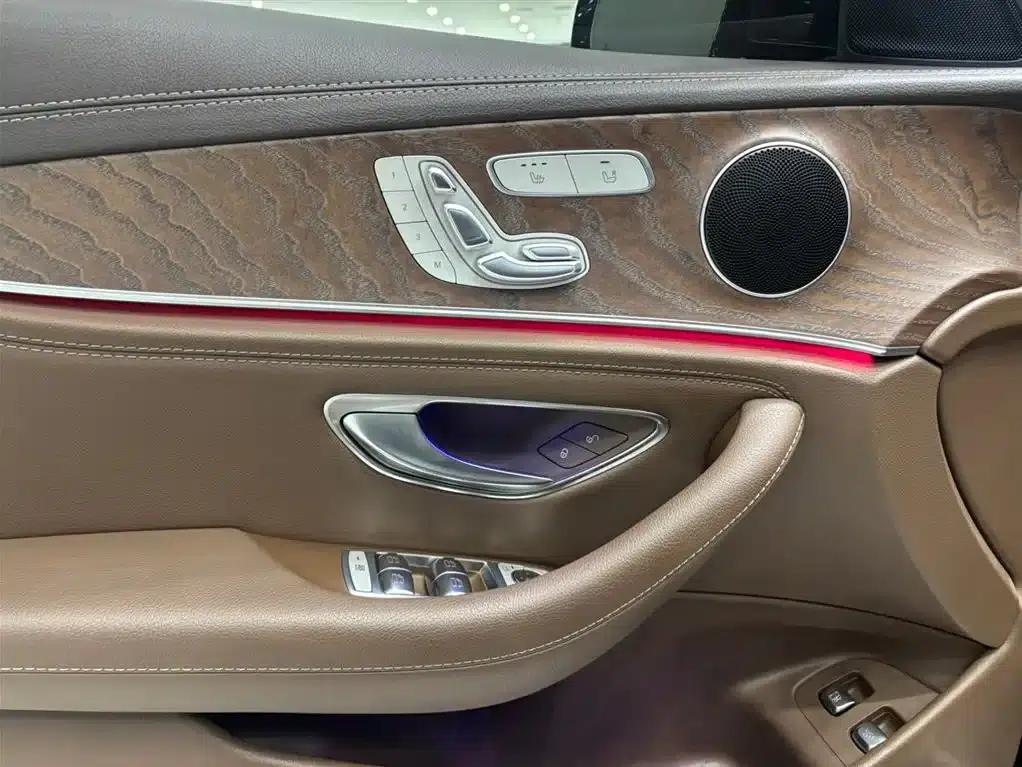 Mercedes-Benz E-Class PHEV 2022 E 350 e L Plug-in Hybrid Sedan — миниатюра 10