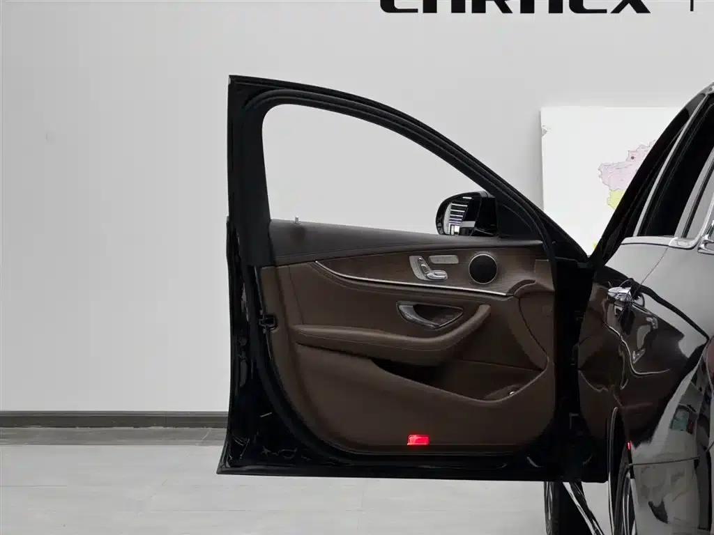 Mercedes-Benz E-Class PHEV 2022 E 350 e L Plug-in Hybrid Sedan — миниатюра 7