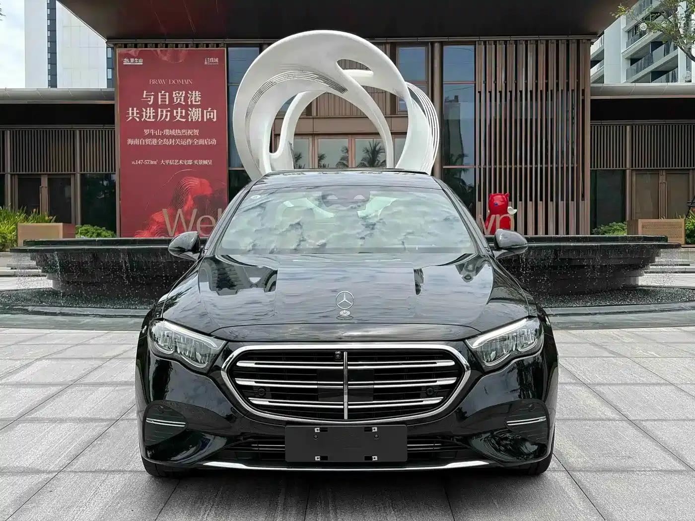 Mercedes-Benz E-Class PHEV 2024 E 350 e L Plug-in Hybrid Sedan — миниатюра 4