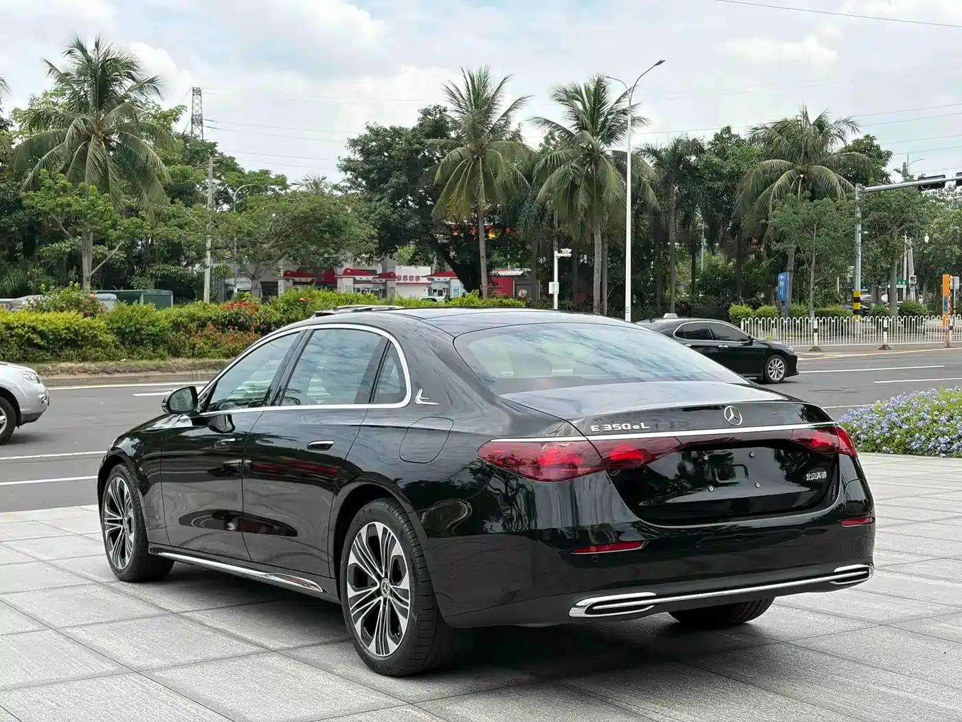 Mercedes-Benz E-Class PHEV 2024 E 350 e L Plug-in Hybrid Sedan — миниатюра 9