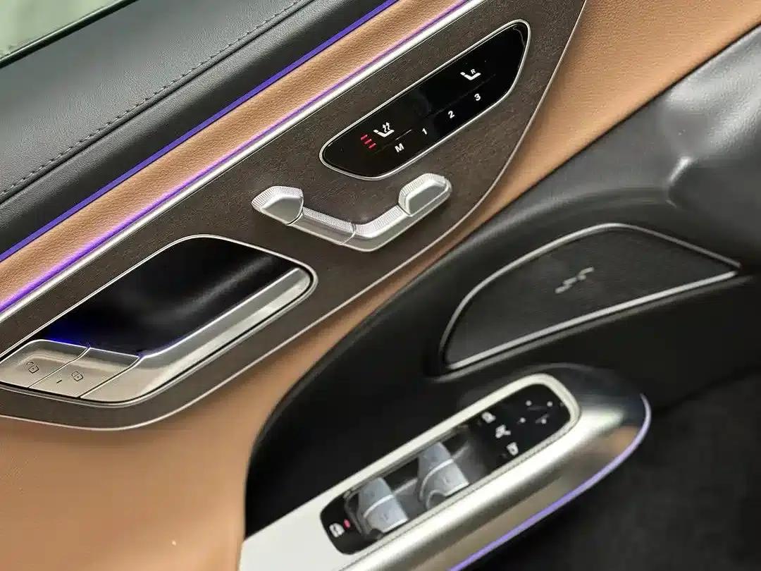 Mercedes-Benz E-Class PHEV 2024 E 350 e L Plug-in Hybrid Sedan — миниатюра 12