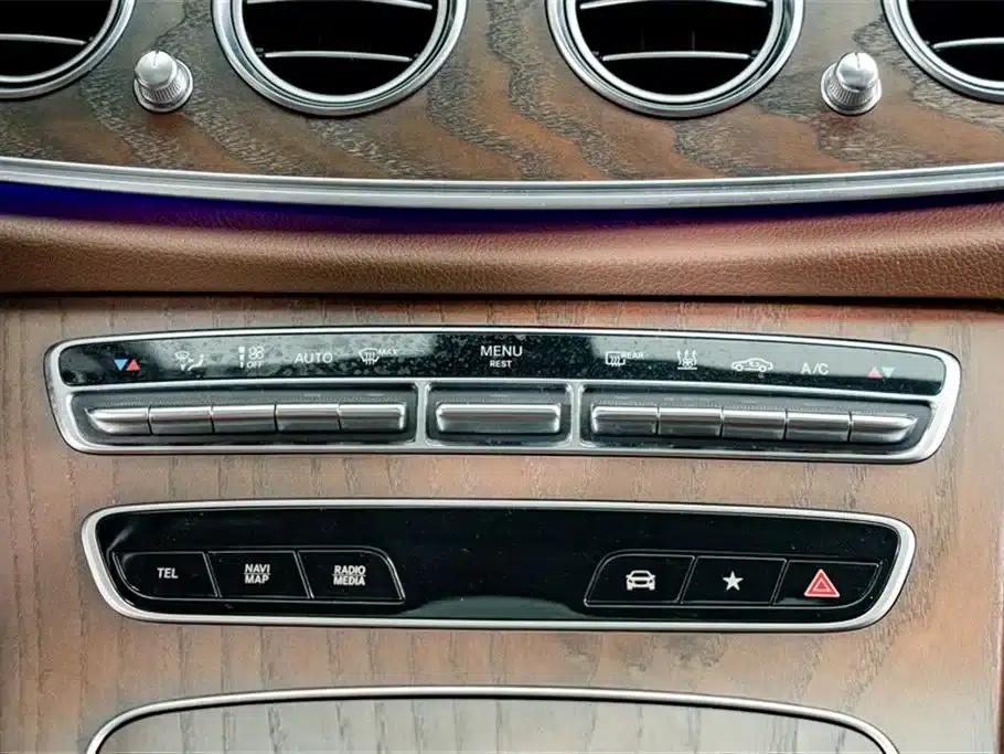 Mercedes-Benz E-Class PHEV 2022 Facelift E 350 e L Plug-in Hybrid Sedan — миниатюра 13
