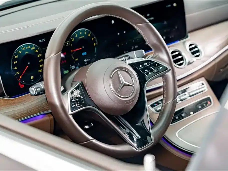 Mercedes-Benz E-Class PHEV 2022 Facelift E 350 e L Plug-in Hybrid Sedan — миниатюра 9