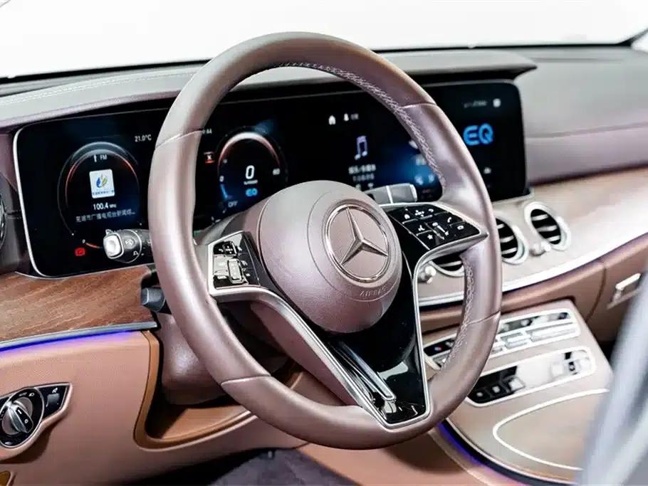 Mercedes-Benz E-Class PHEV 2022 E 350 e L Plug-in Hybrid Sedan — миниатюра 11
