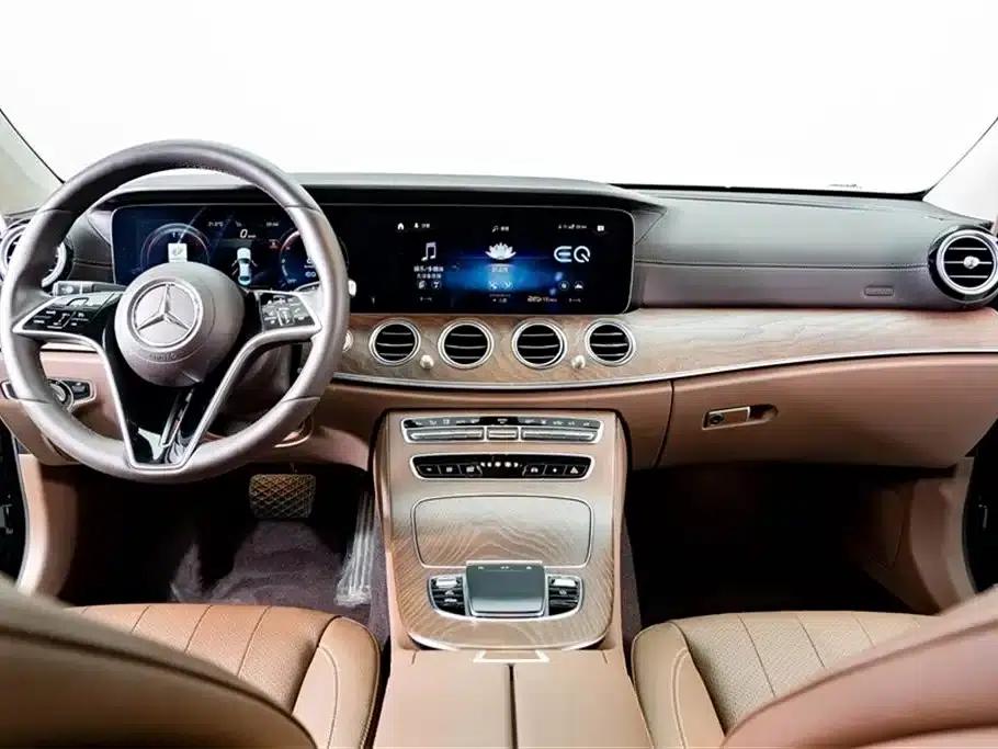 Mercedes-Benz E-Class PHEV 2022 E 350 e L Plug-in Hybrid Sedan — миниатюра 13