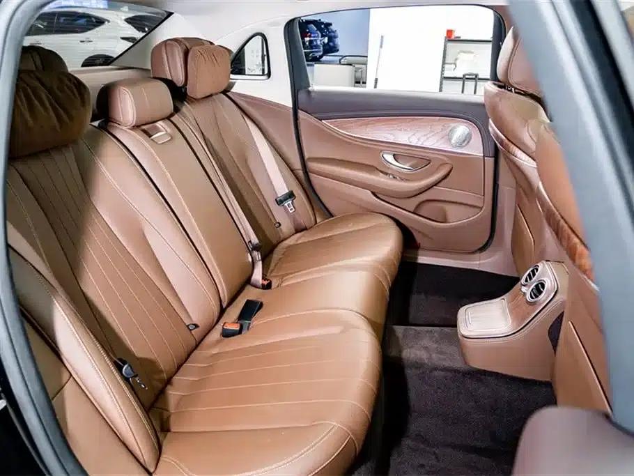 Mercedes-Benz E-Class PHEV 2022 E 350 e L Plug-in Hybrid Sedan — миниатюра 23