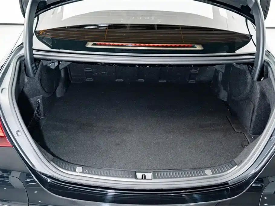 Mercedes-Benz E-Class PHEV 2022 E 350 e L Plug-in Hybrid Sedan — миниатюра 24