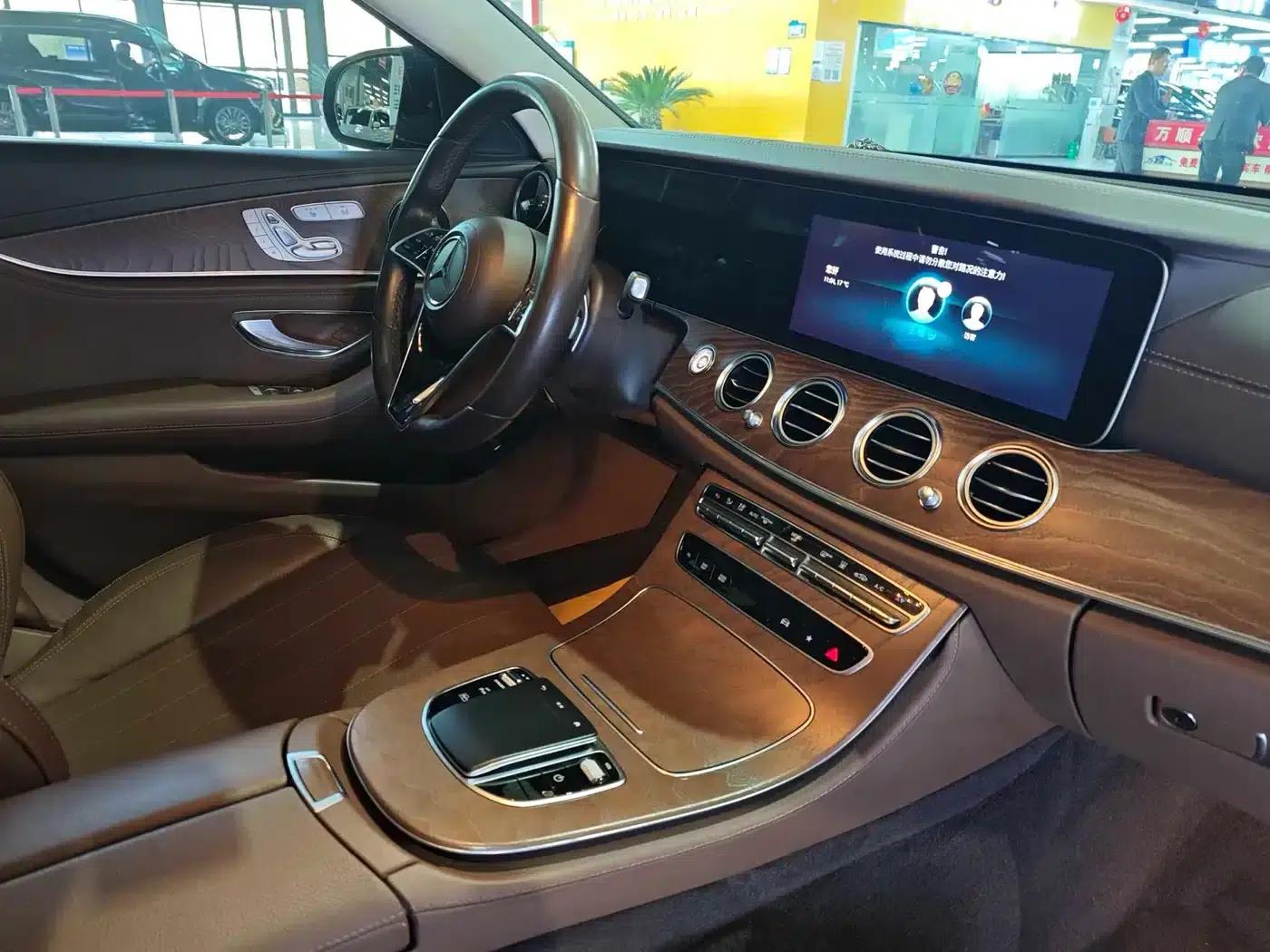 Mercedes-Benz E-Class PHEV 2022 Facelift E 350 e L Plug-in Hybrid Sedan — миниатюра 16