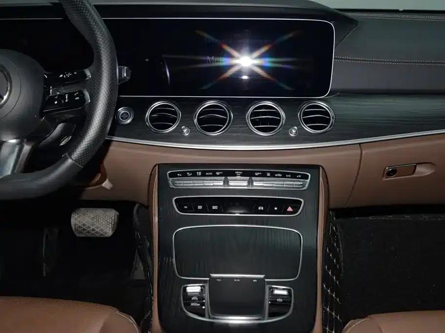 Mercedes-Benz E-Class PHEV 2023 E 350 e L Plug-in Hybrid Sports Sedan — миниатюра 14