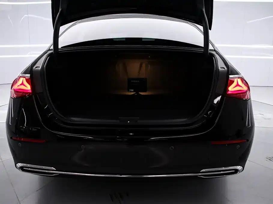 Mercedes-Benz E-Class PHEV 2024 E 350 e L Plug-in Hybrid Sedan — миниатюра 15