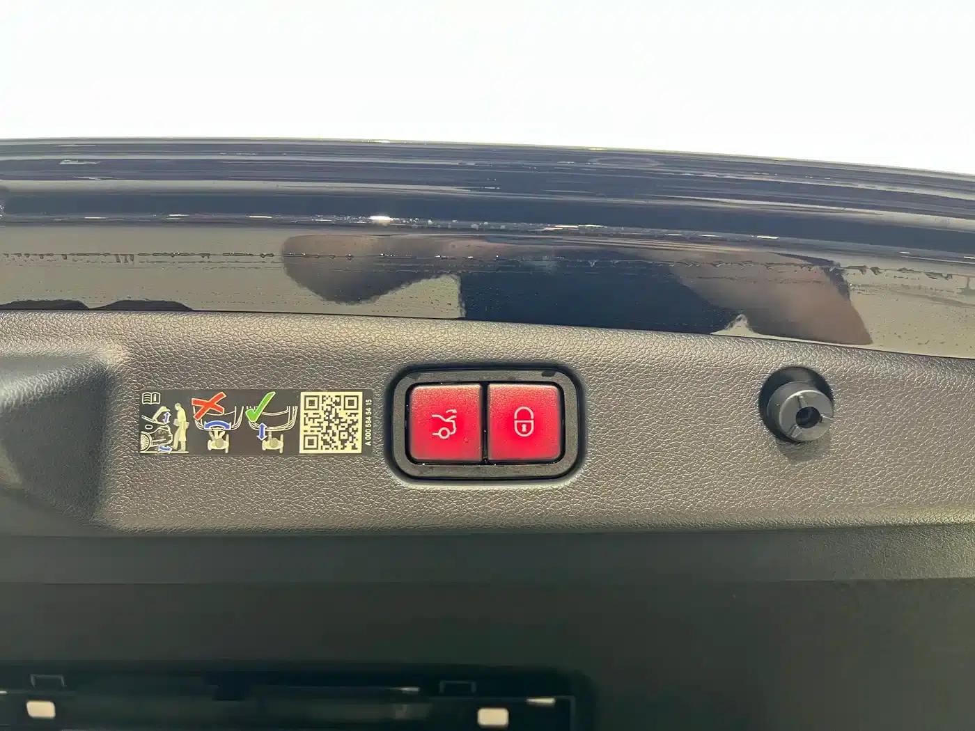 Mercedes-Benz E-Class PHEV 2024 E 350 e L Plug-in Hybrid Sedan — миниатюра 19