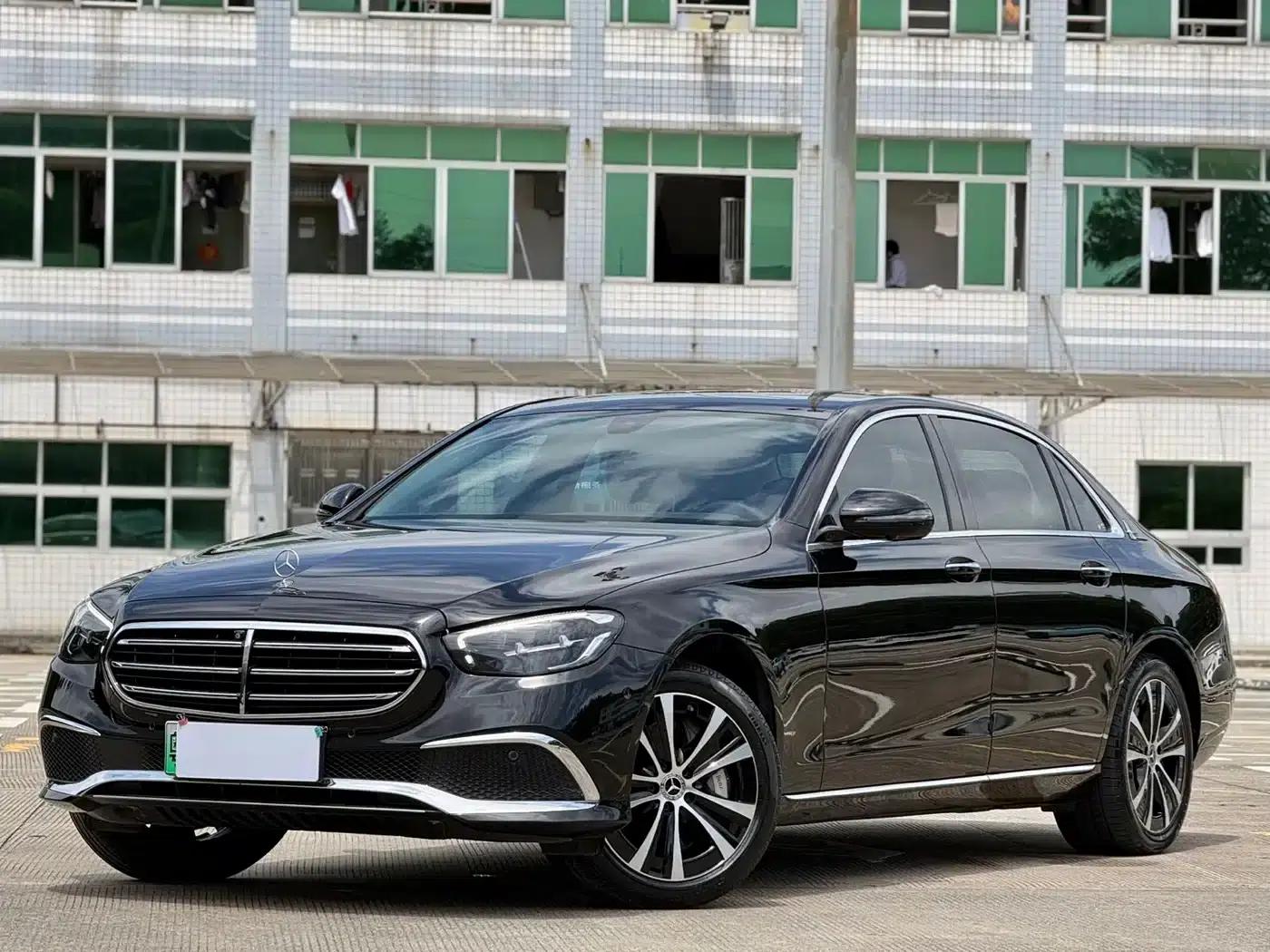 Mercedes-Benz E-Class PHEV 2022 Facelift E 350 e L Plug-in Hybrid Sedan — миниатюра 1