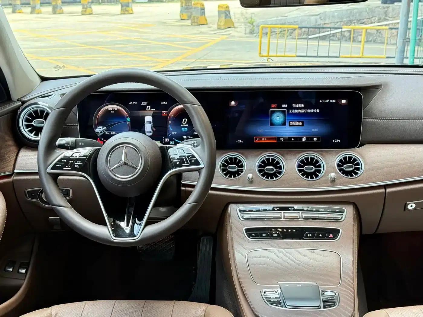 Mercedes-Benz E-Class PHEV 2022 Facelift E 350 e L Plug-in Hybrid Sedan — миниатюра 13