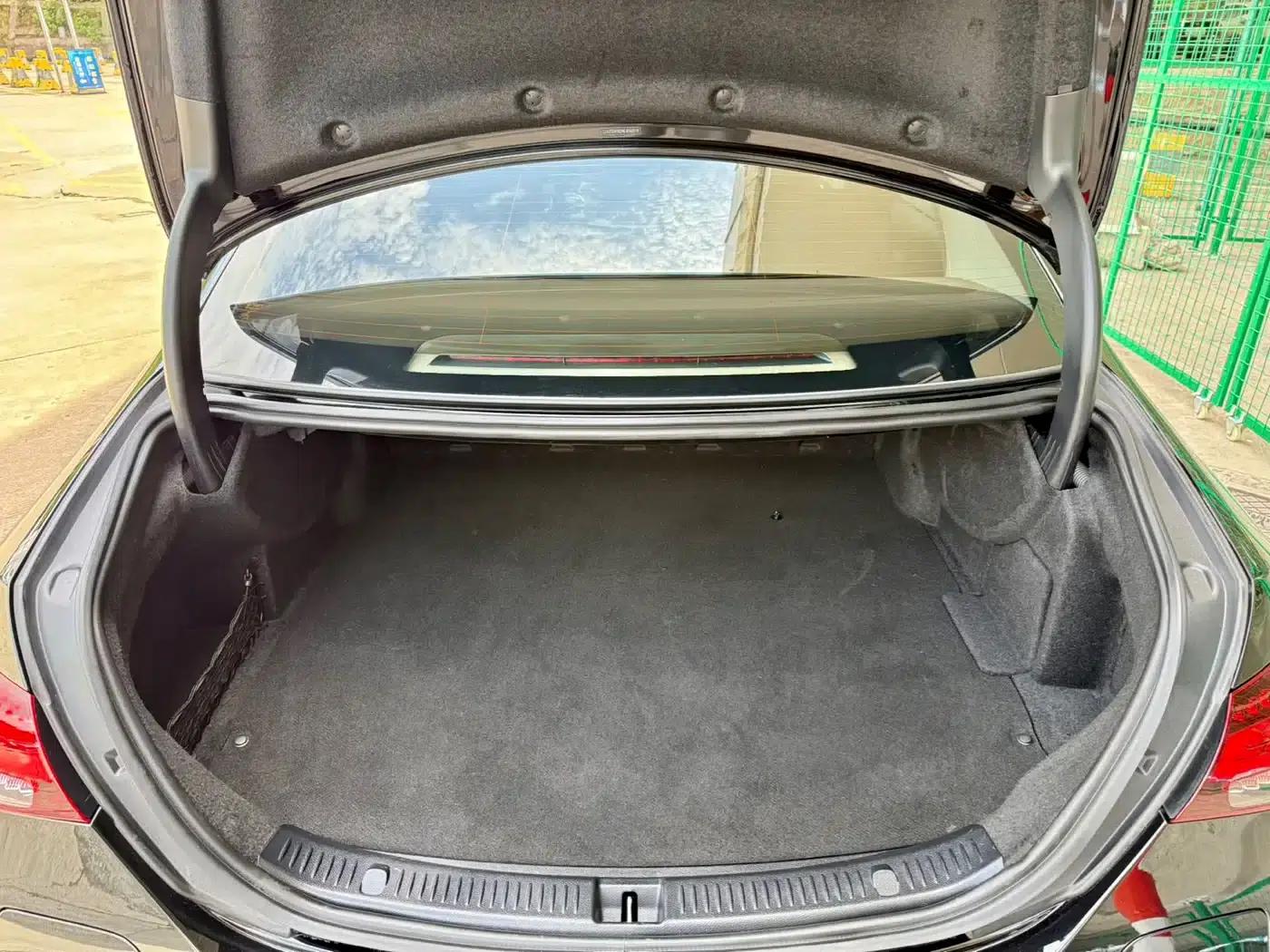 Mercedes-Benz E-Class PHEV 2022 Facelift E 350 e L Plug-in Hybrid Sedan — миниатюра 16