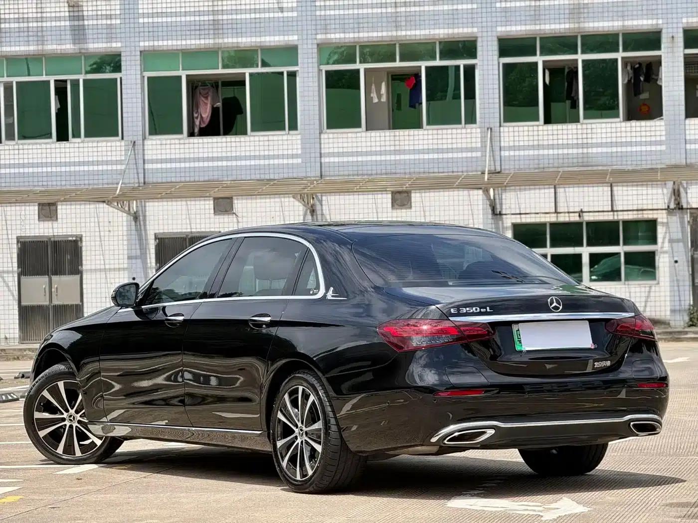 Mercedes-Benz E-Class PHEV 2022 Facelift E 350 e L Plug-in Hybrid Sedan — миниатюра 18