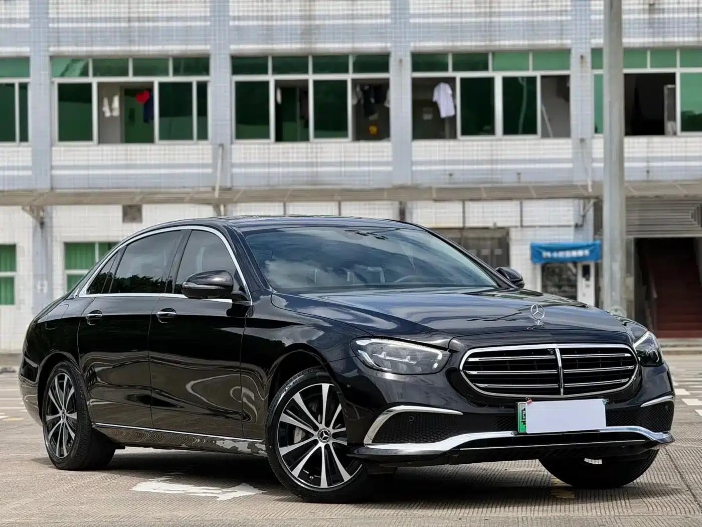 Mercedes-Benz E-Class PHEV 2022 Facelift E 350 e L Plug-in Hybrid Sedan — миниатюра 3