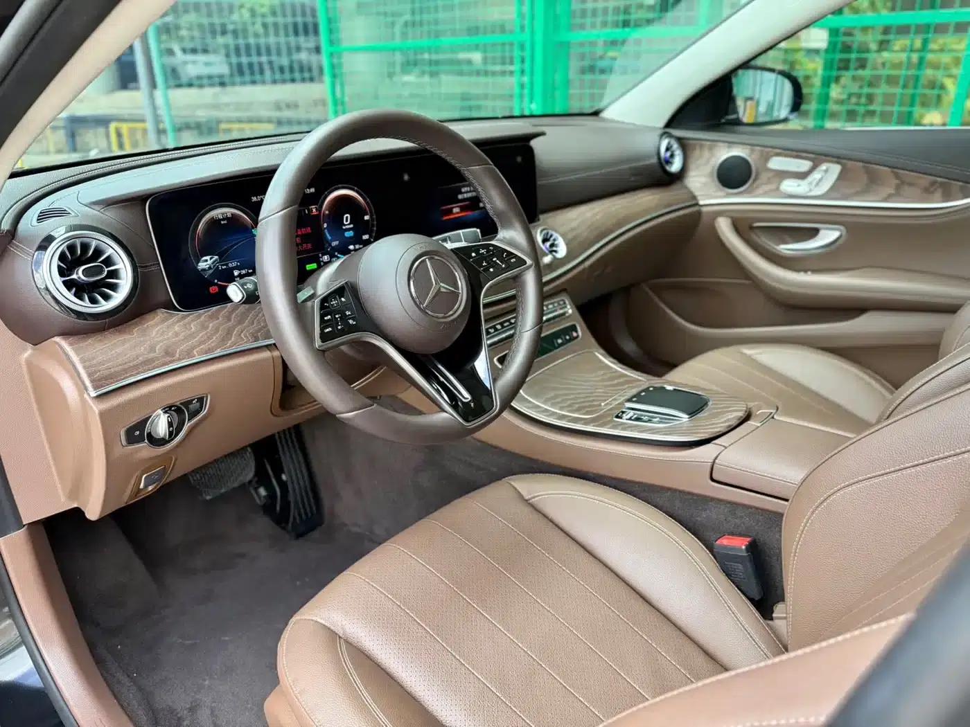 Mercedes-Benz E-Class PHEV 2022 Facelift E 350 e L Plug-in Hybrid Sedan — миниатюра 4