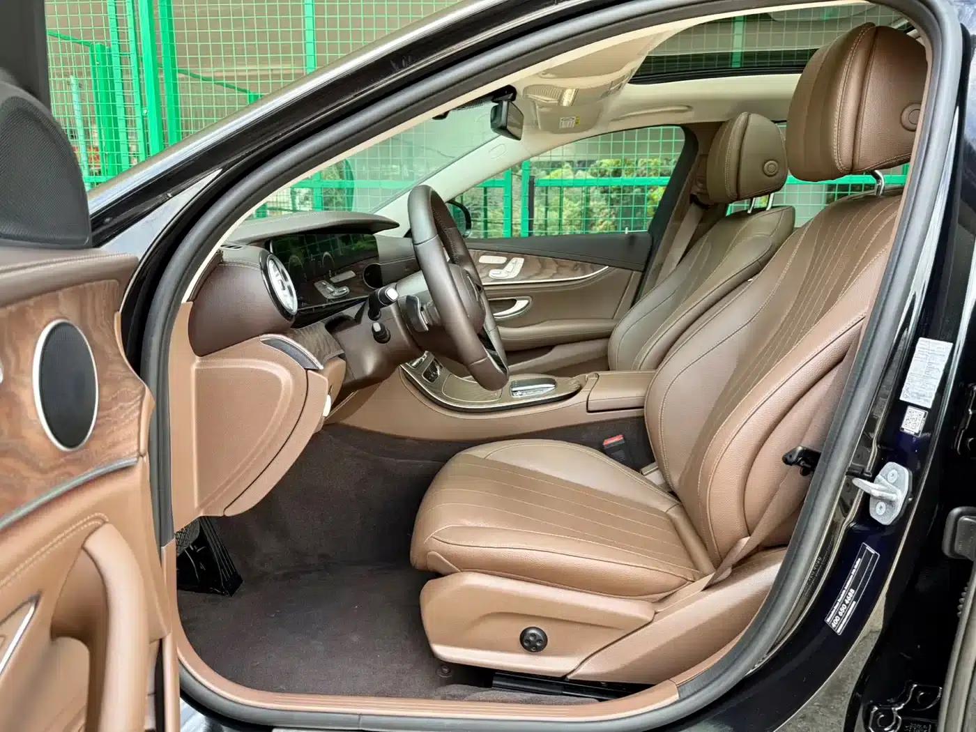 Mercedes-Benz E-Class PHEV 2022 Facelift E 350 e L Plug-in Hybrid Sedan — миниатюра 5