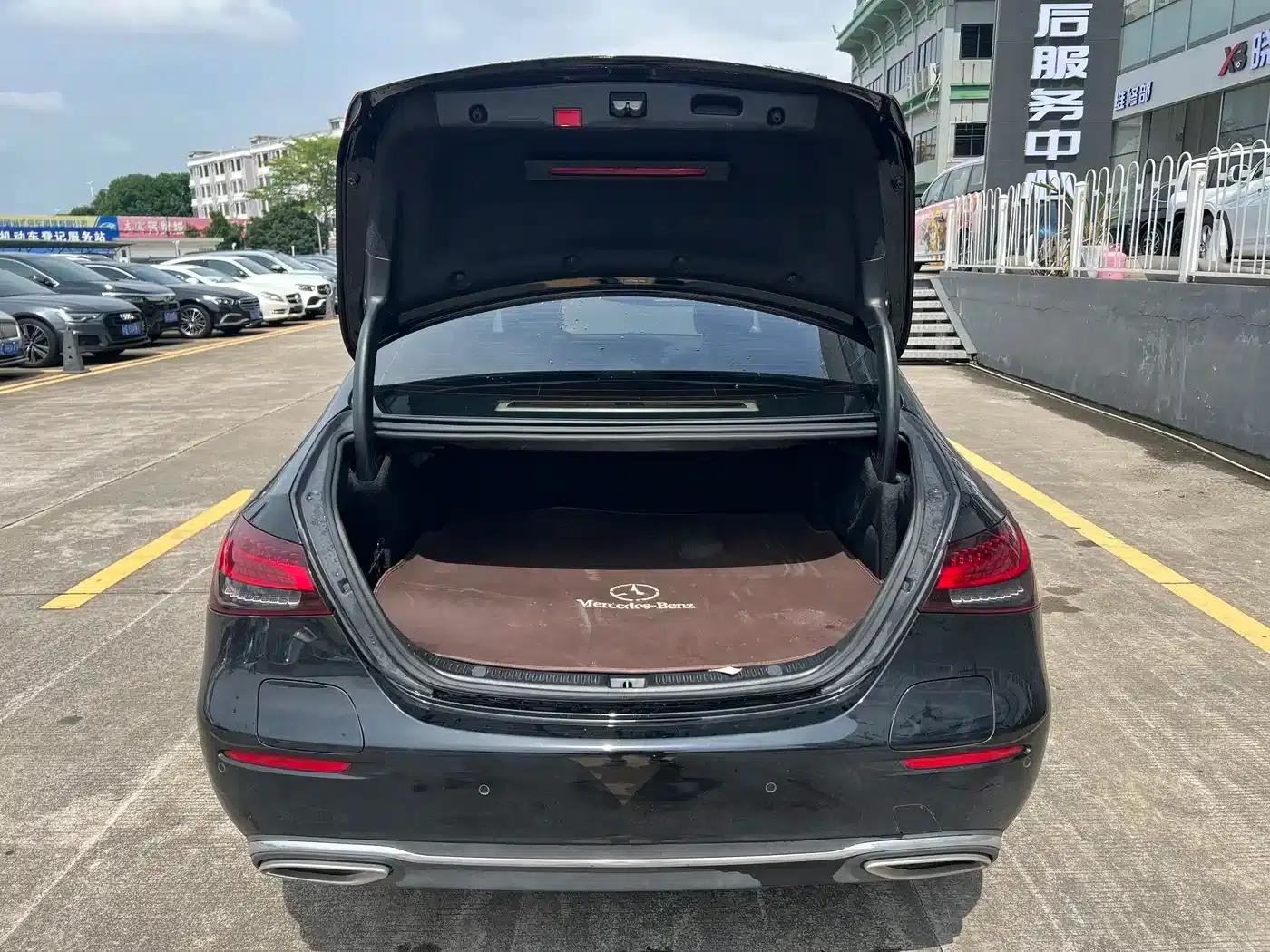Mercedes-Benz E-Class PHEV 2022 Facelift E 350 e L Plug-in Hybrid Sedan — миниатюра 23
