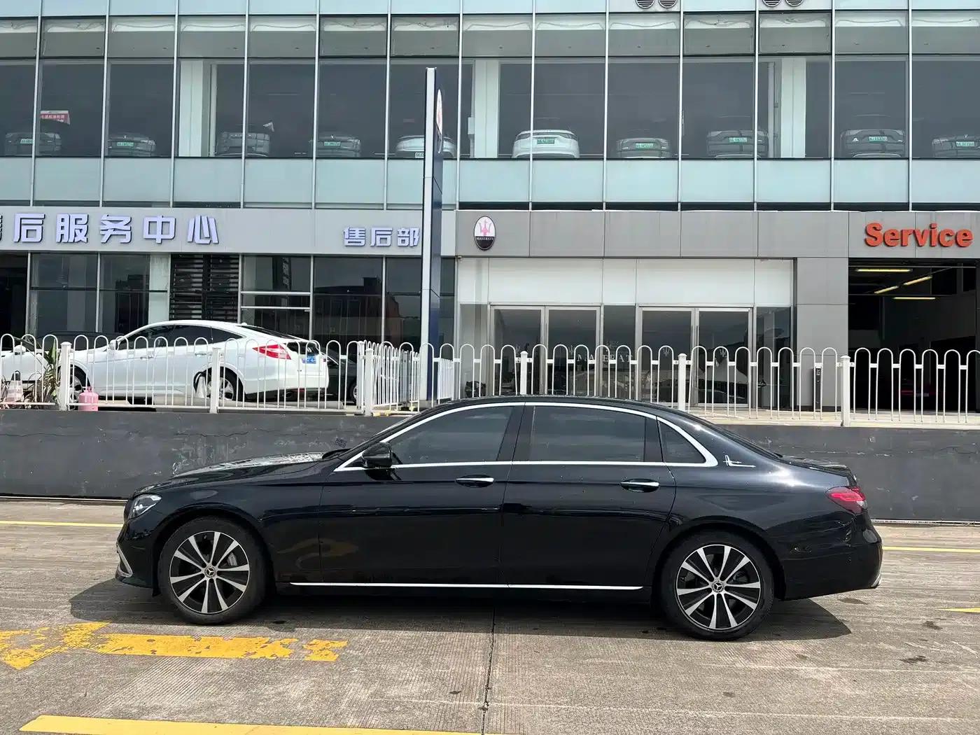 Mercedes-Benz E-Class PHEV 2022 Facelift E 350 e L Plug-in Hybrid Sedan — миниатюра 9