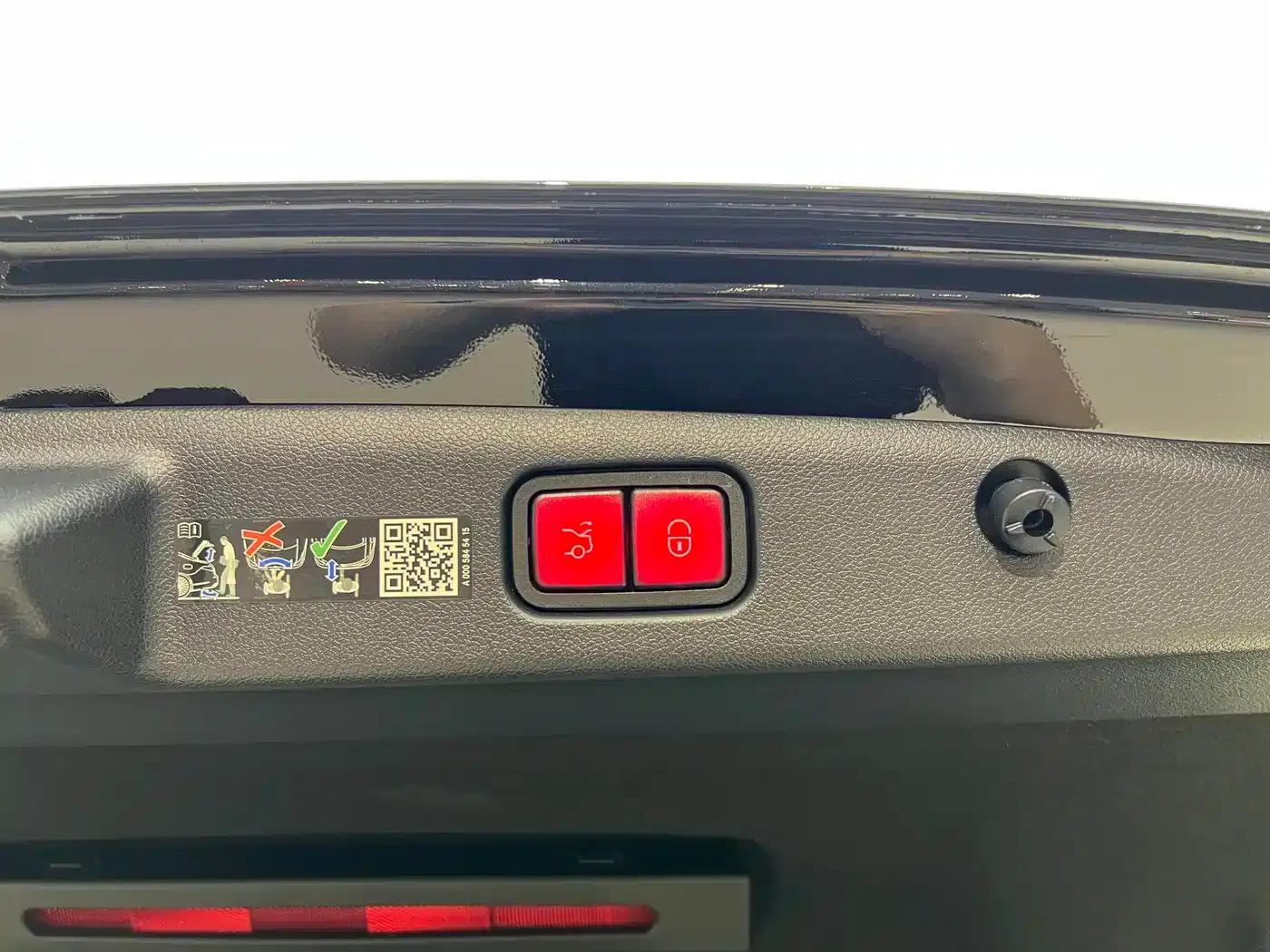 Mercedes-Benz E-Class PHEV 2024 E 350 e L Plug-in Hybrid Sedan — миниатюра 18