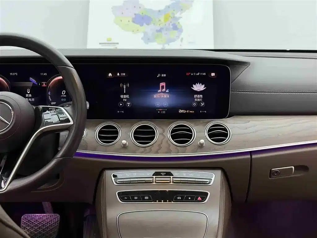 Mercedes-Benz E-Class PHEV 2022 E 350 e L Plug-in Hybrid Sedan — миниатюра 10