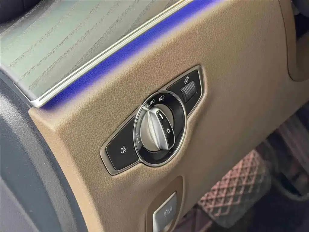 Mercedes-Benz E-Class PHEV 2022 E 350 e L Plug-in Hybrid Sports Sedan — миниатюра 15