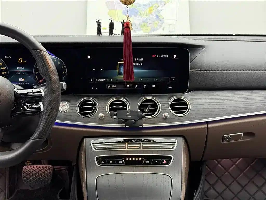 Mercedes-Benz E-Class PHEV 2022 E 350 e L Plug-in Hybrid Sports Sedan — миниатюра 10
