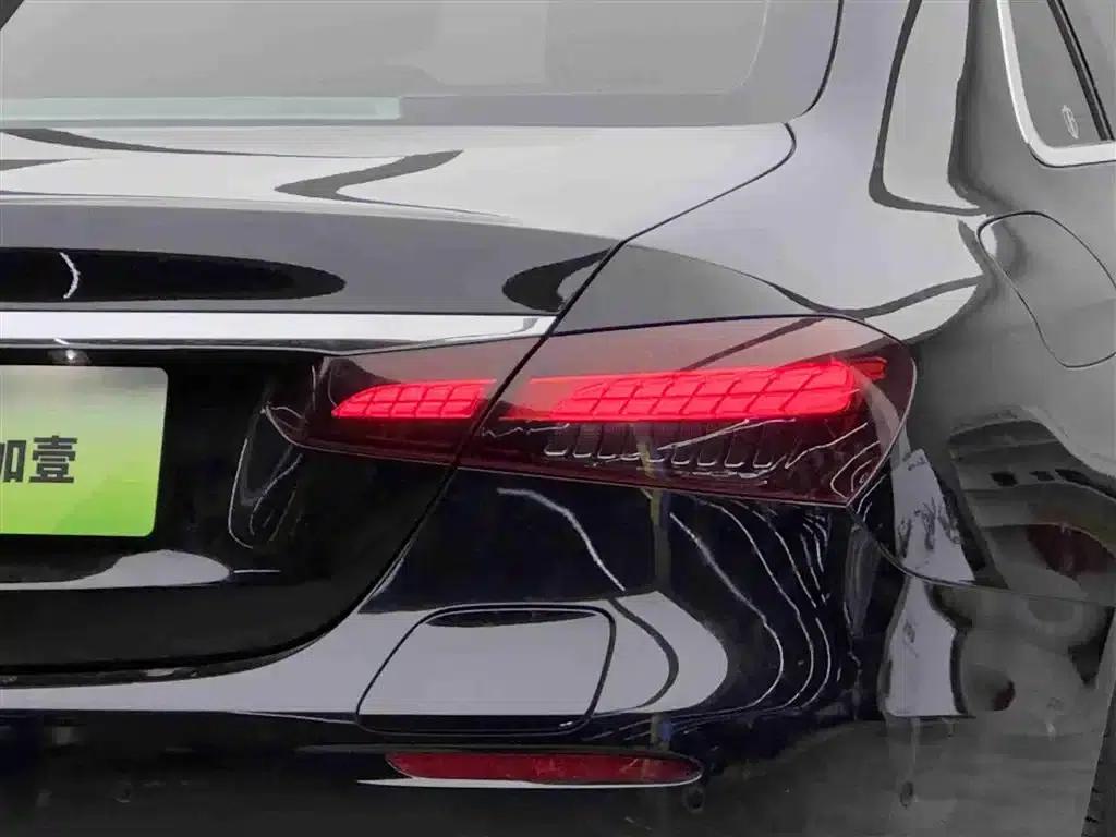 Mercedes-Benz E-Class PHEV 2022 E 350 e L Plug-in Hybrid Sedan — миниатюра 18