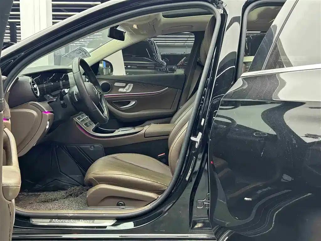 Mercedes-Benz E-Class PHEV 2022 E 350 e L Plug-in Hybrid Sedan — миниатюра 6