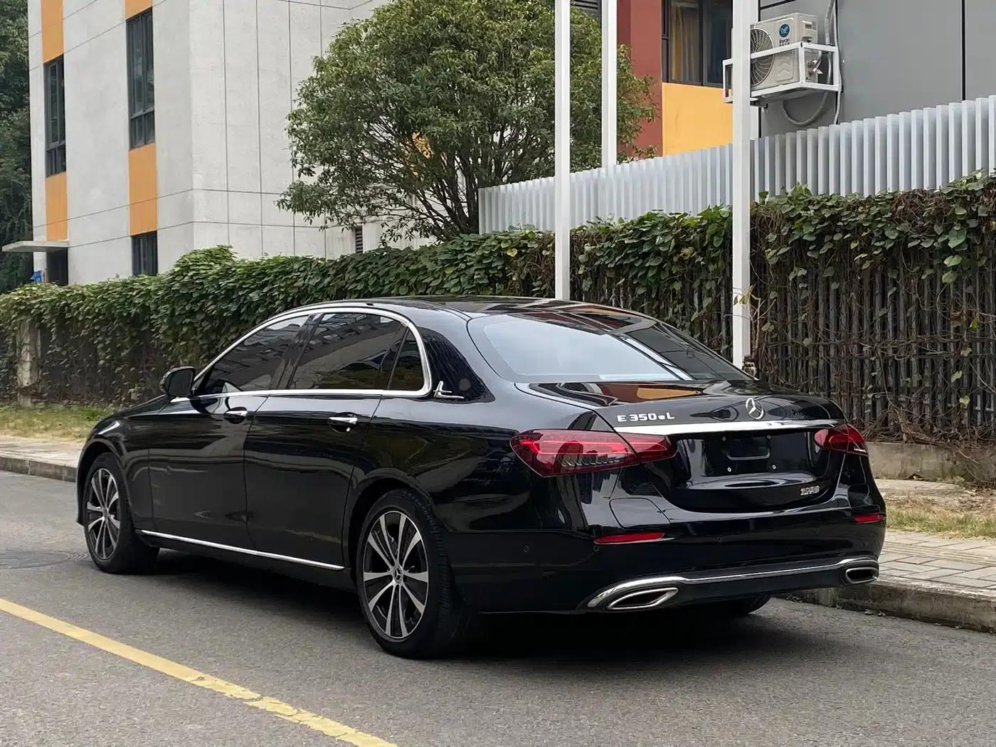 Mercedes-Benz E-Class PHEV 2022 Facelift E 350 e L Plug-in Hybrid Sedan — миниатюра 16