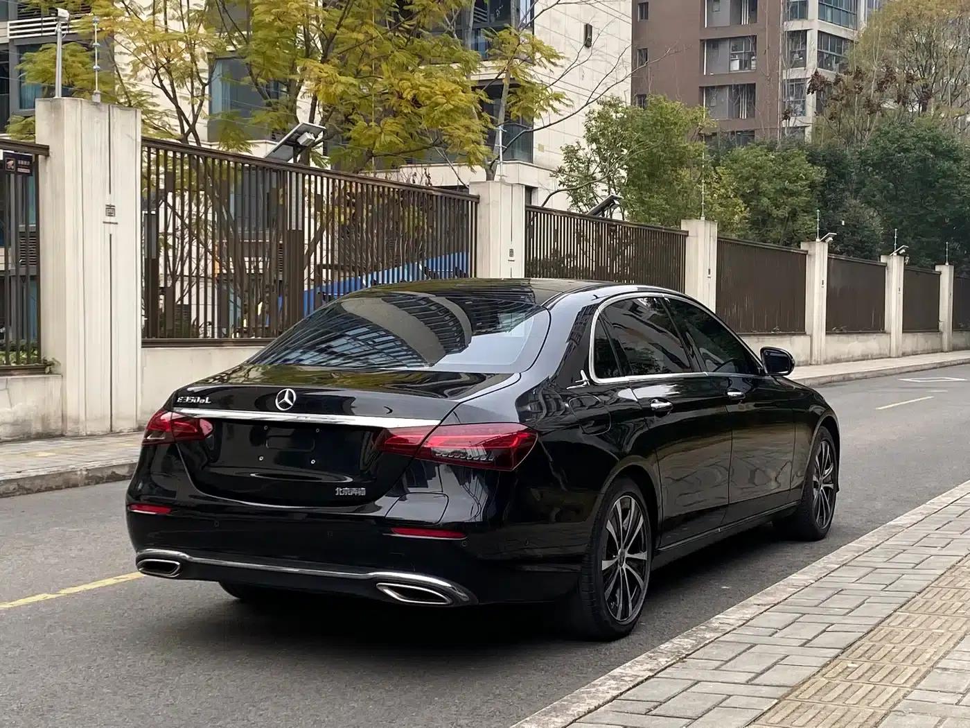 Mercedes-Benz E-Class PHEV 2022 Facelift E 350 e L Plug-in Hybrid Sedan — миниатюра 18