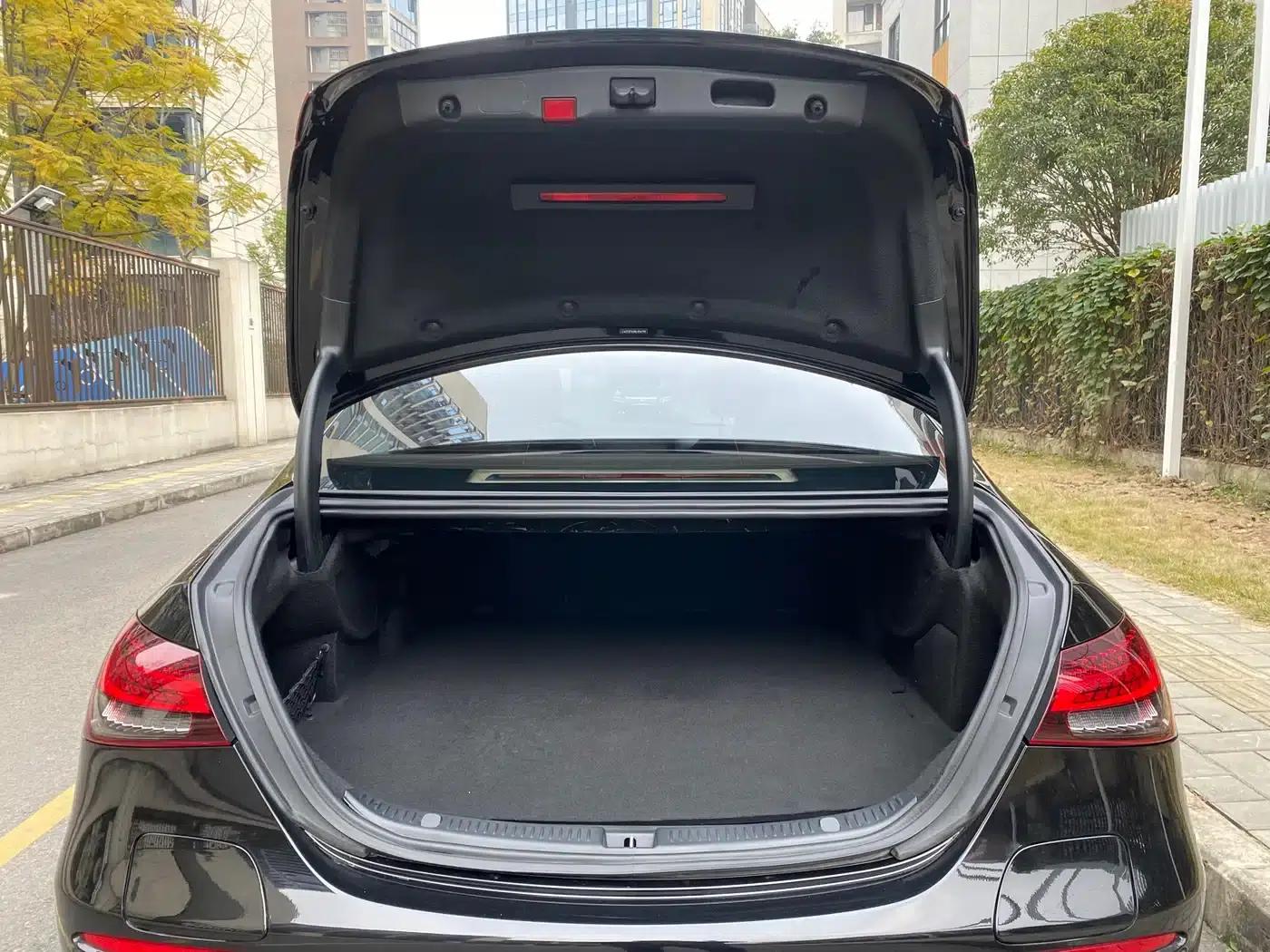 Mercedes-Benz E-Class PHEV 2022 Facelift E 350 e L Plug-in Hybrid Sedan — миниатюра 20