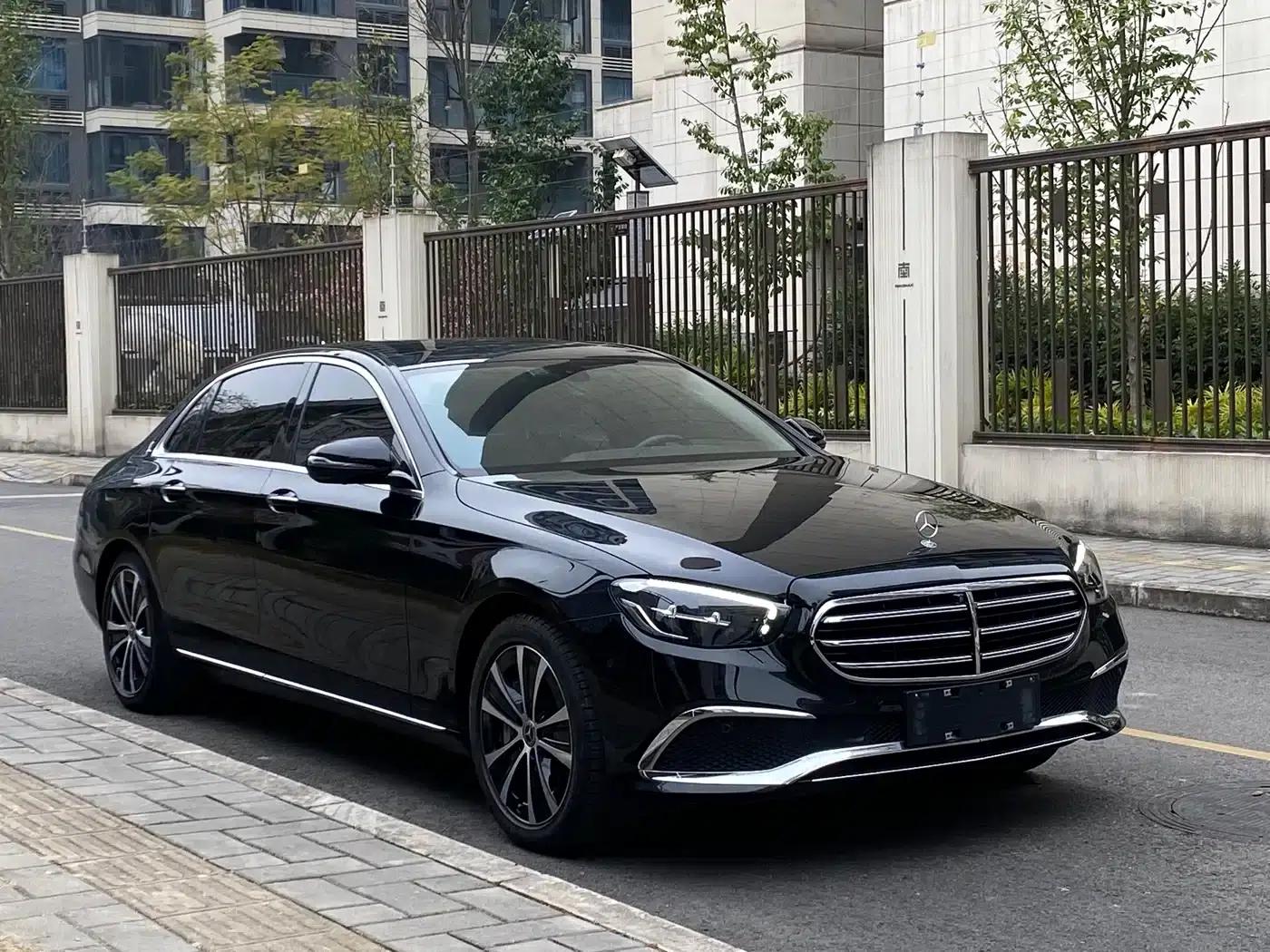 Mercedes-Benz E-Class PHEV 2022 Facelift E 350 e L Plug-in Hybrid Sedan — миниатюра 3