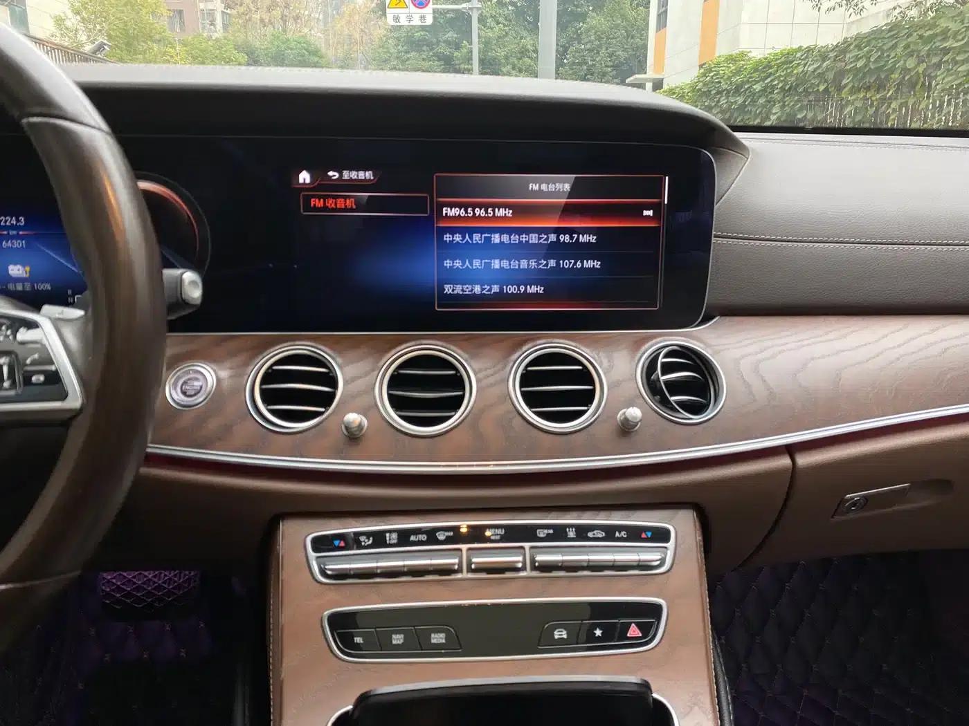 Mercedes-Benz E-Class PHEV 2022 Facelift E 350 e L Plug-in Hybrid Sedan — миниатюра 23