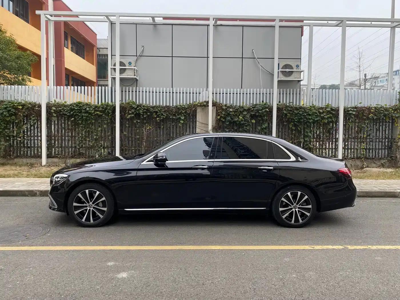 Mercedes-Benz E-Class PHEV 2022 Facelift E 350 e L Plug-in Hybrid Sedan — миниатюра 7