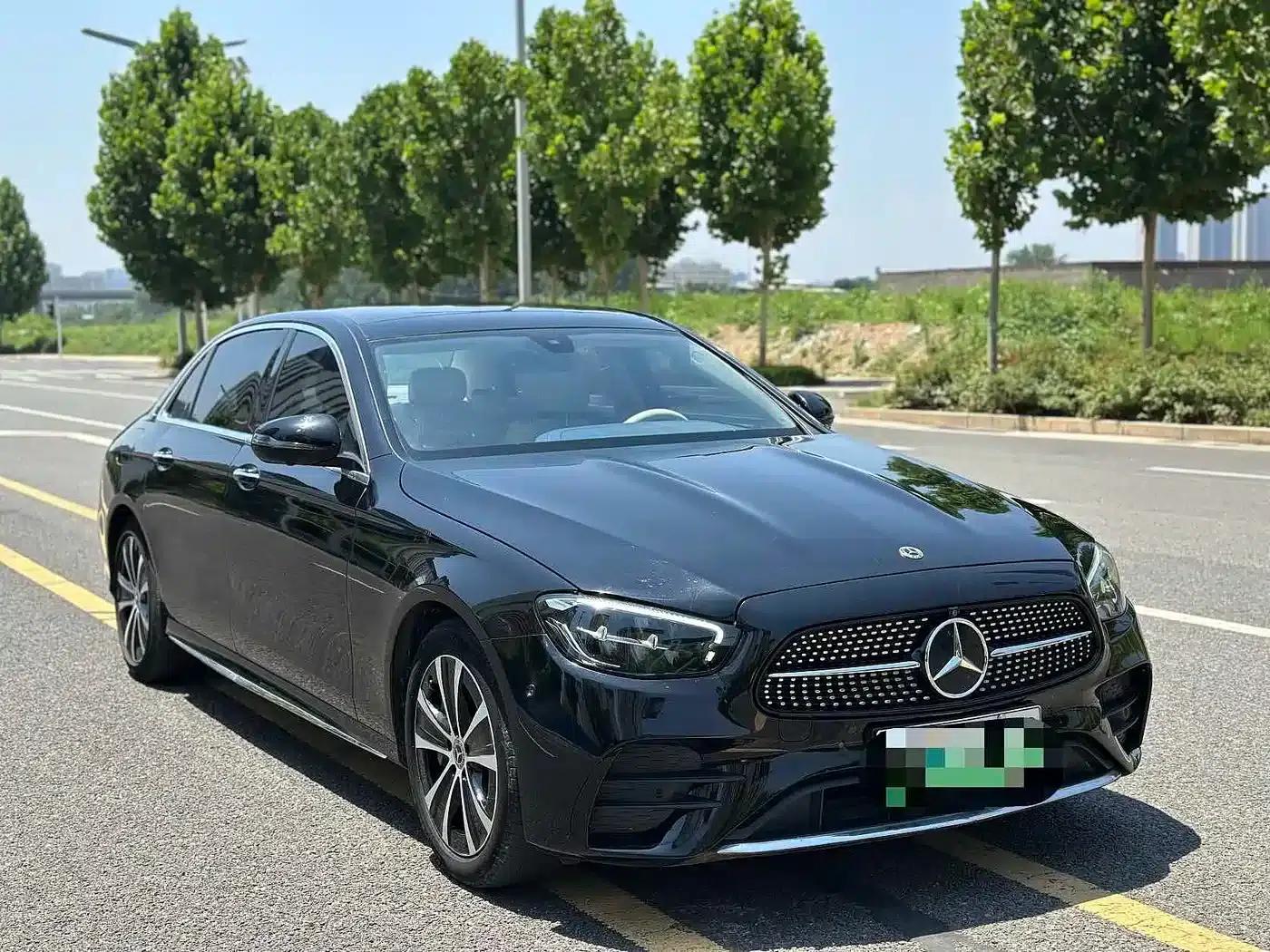 Mercedes-Benz E-Class PHEV 2023 E 350 e L Plug-in Hybrid Sports Sedan — миниатюра 1