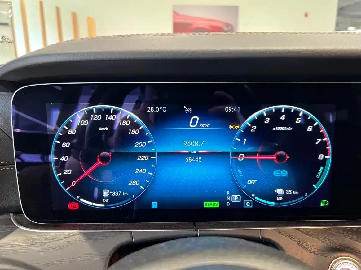 Mercedes-Benz E-Class PHEV 2023 E 350 e L Plug-in Hybrid Sports Sedan — миниатюра 14