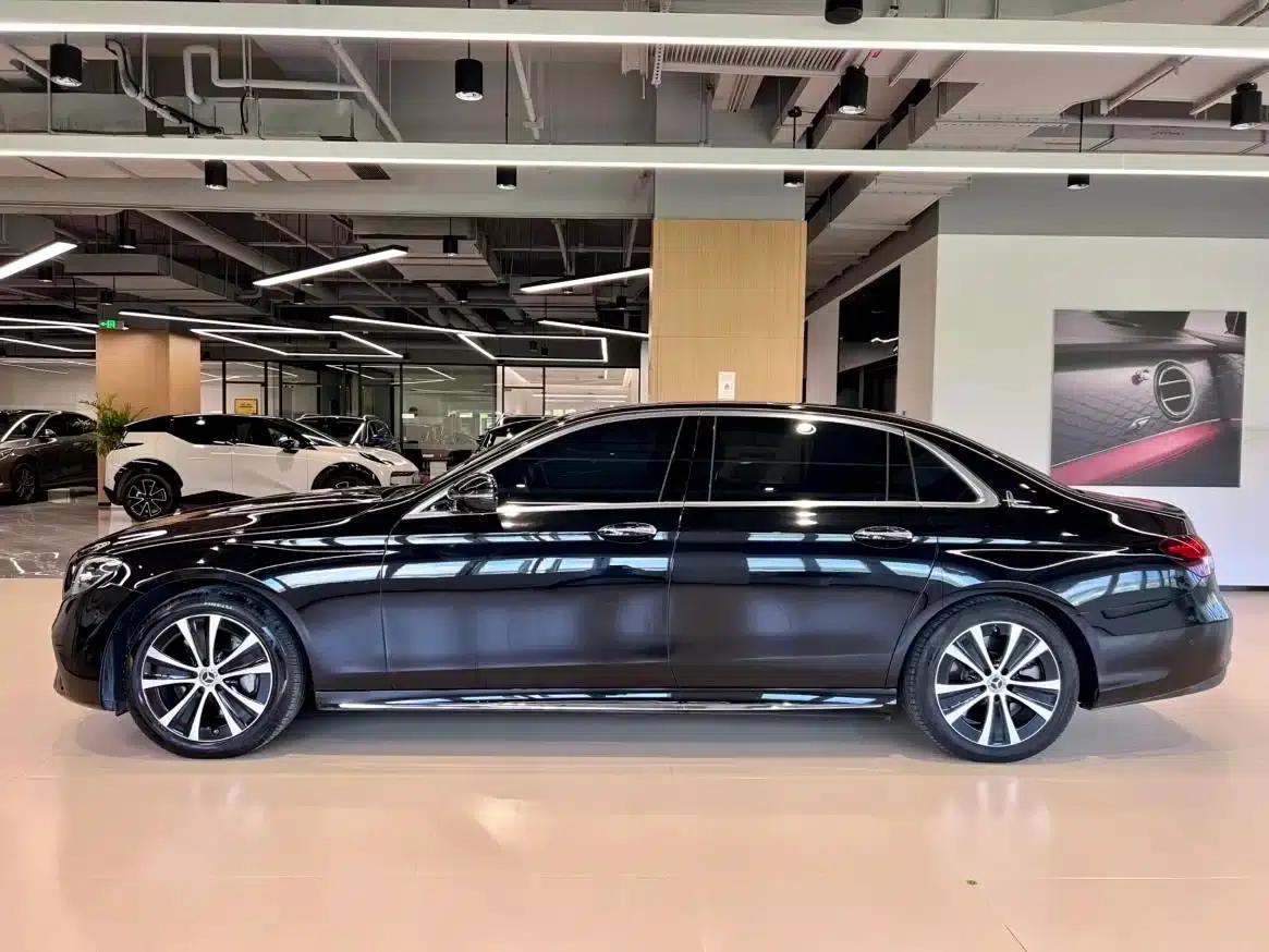 Mercedes-Benz E-Class PHEV 2023 E 350 e L Plug-in Hybrid Sports Sedan — миниатюра 3