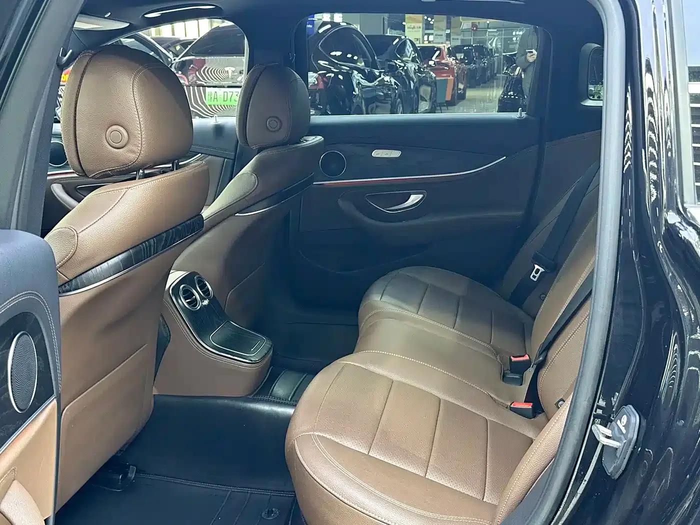 Mercedes-Benz E-Class PHEV 2022 Facelift E 350 e L Plug-in Hybrid Sports Sedan — миниатюра 9